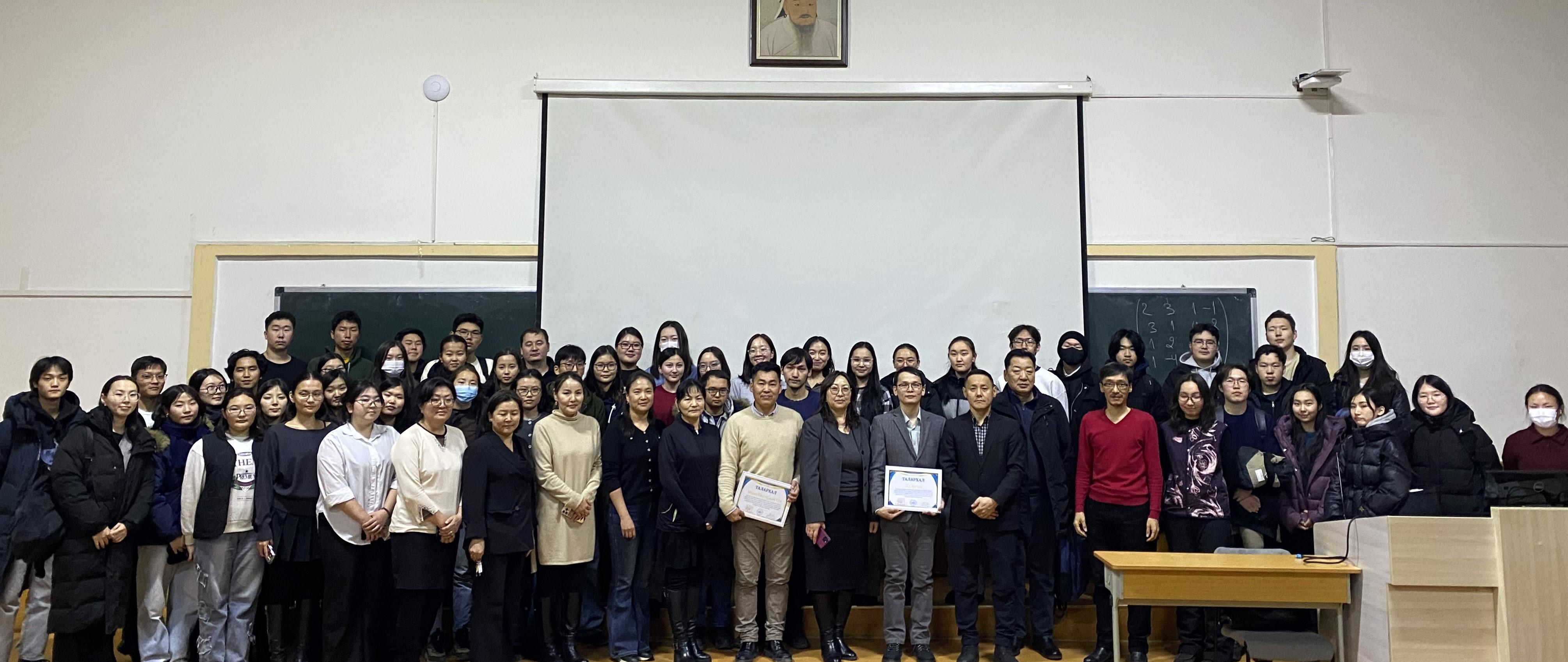 “Төгсөгчдийн индэр” цуврал илтгэлийг амжилттай зохион байгууллаа